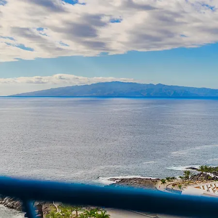 Elegant Beachfront With Balcony & Ocean View In Playa Paraiso 아데제