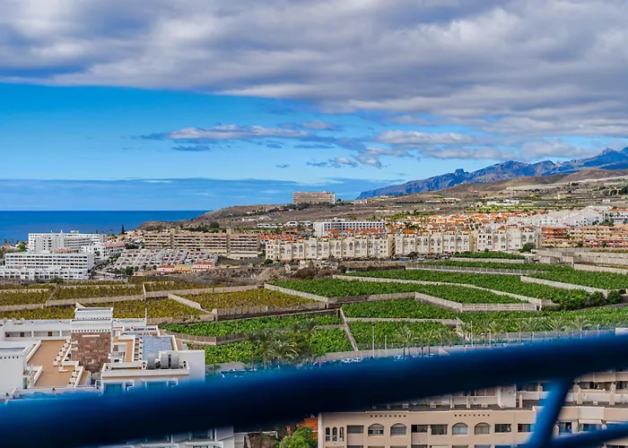 Elegant Beachfront With Balcony & Ocean View In Playa Paraiso